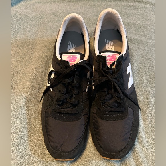 New Balance 220 Sneaker - Picture 1 of 5